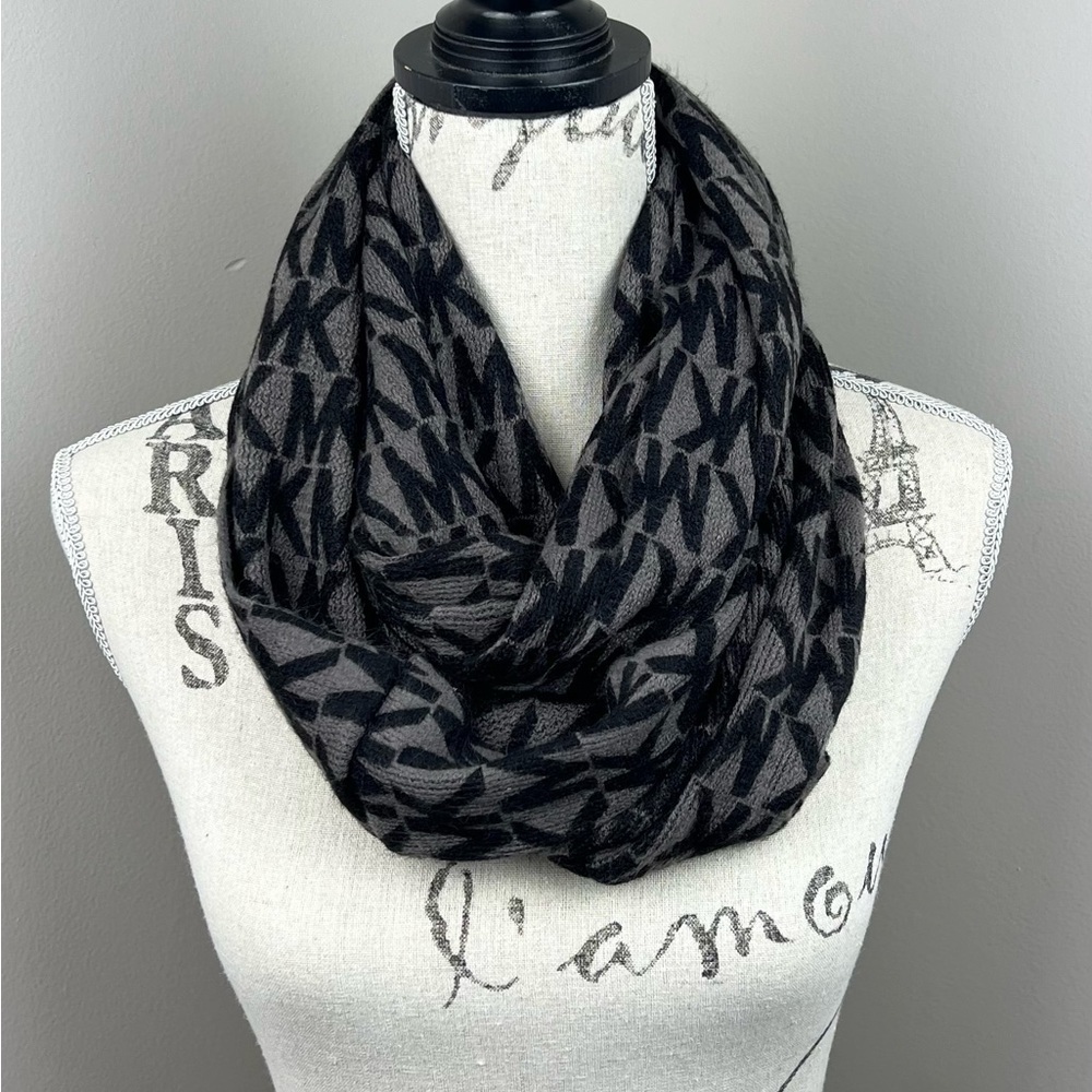 NWT Michael Kors Infinity Scarf